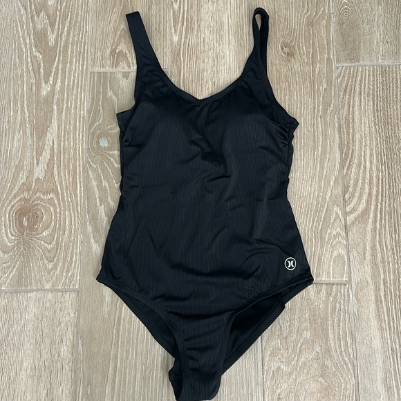Hurley 1 piece swimsuit NWOT - Picture 1 of 8